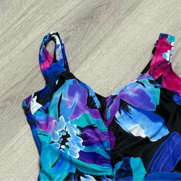 Maxine of Hollywood Cinched Front One Piece  Swimwear - Picture 2 of 7